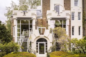 1.-The-Cosmic-House_%C2%A9Sue-Barr__architectural_review_revisit_jencks_FEATURED-300x200.jpg