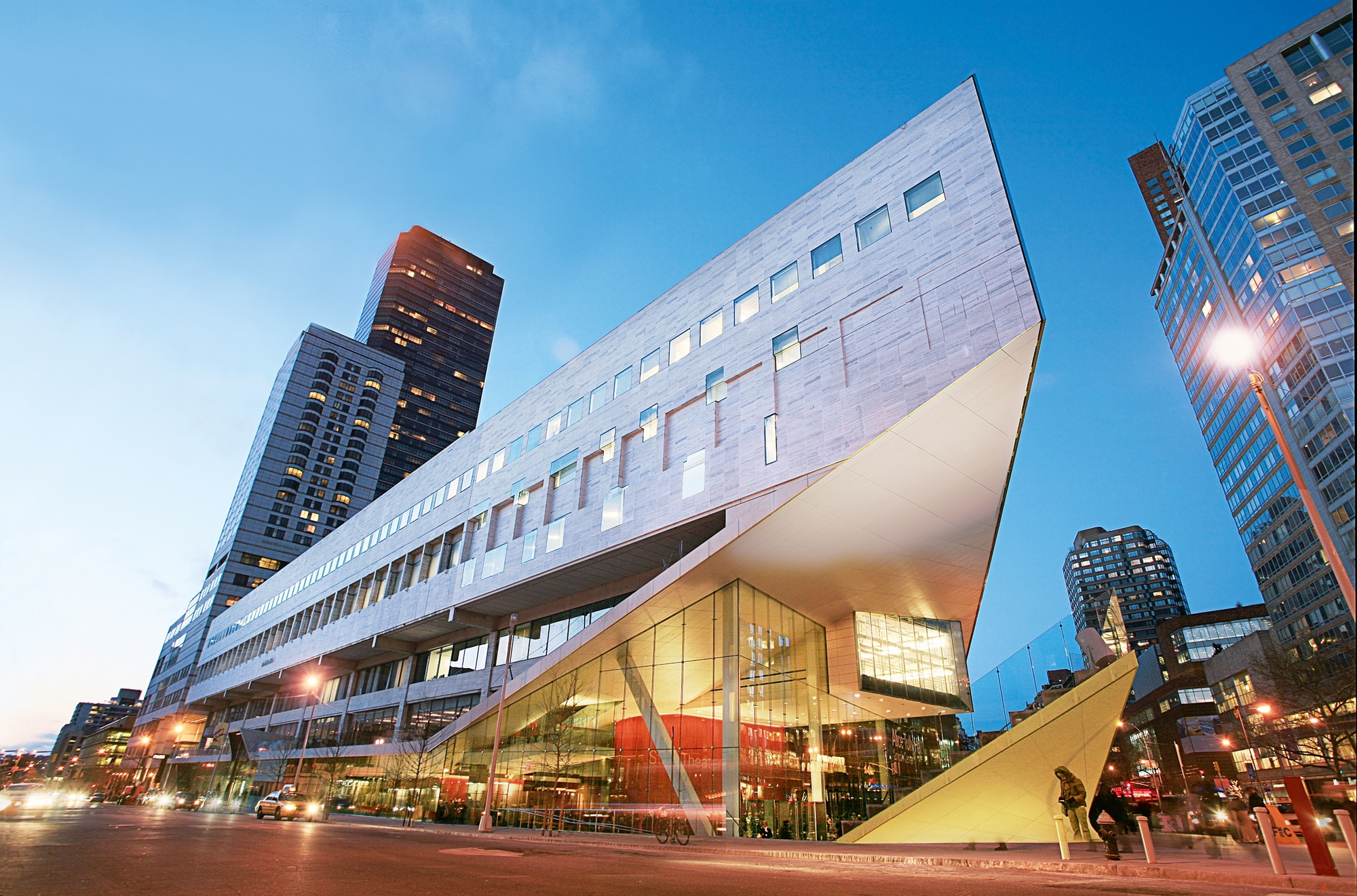 Belluschi’s original building is pulled apart to create a glazed foyer