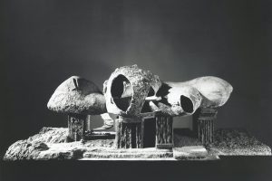 architectural-review-frederick-kiesler-endless-house-2-300x200.jpg