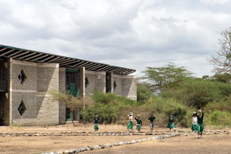Architectural-Review-Simba-Vision-Montessori-Tanzania-Maasai-Architectural-Pioneering-Consultants-Rossbauer-featured-1-748x499.jpg