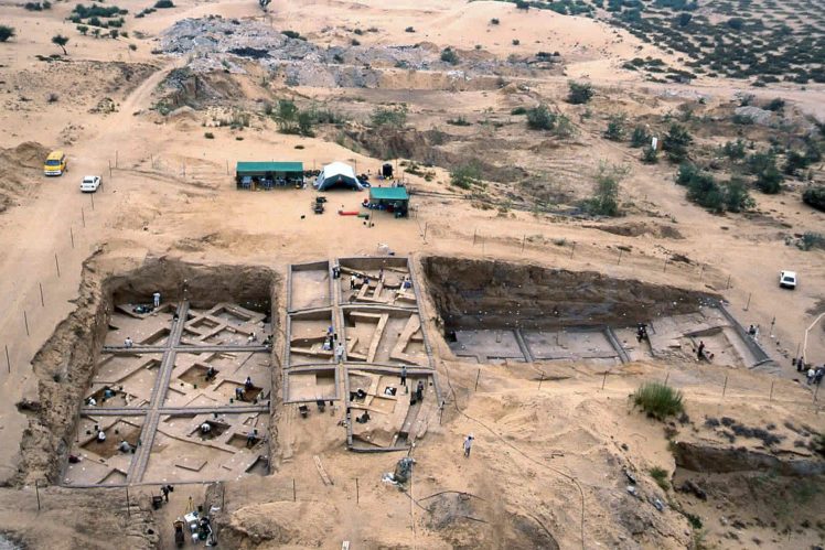 2NY6RG6 In this undated image taken in 2000, provided by the Palestinian Department of Antiquities, an aerial view of the excavations at Tel Es-Sakan, shows houses dating to 2600-2300 B.C., left, and fortifications from the late fourth millennium B.C, south of Gaza City. Palestinian and French archaeologists began excavating Gazas earliest archaeological site nearly 20 years ago; unearthing what they believe is a rare 4,500-year-old Bronze Age settlement. But over protests that grew recently, Gazas Hamas rulers have systematically destroyed the work since seizing power a decade ago, to make way for