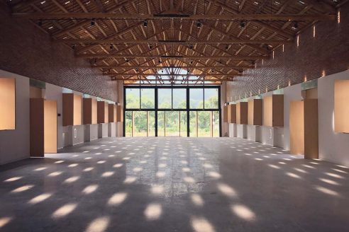 Hall-Interior-Light-and-Shadow_cr.JiangJing%E6%B1%9F%E5%A9%A7-copy-492x328.jpg