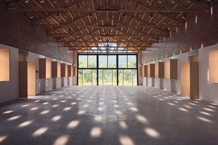 Hall-Interior-Light-and-Shadow_cr.JiangJing%E6%B1%9F%E5%A9%A7-copy-748x499.jpg