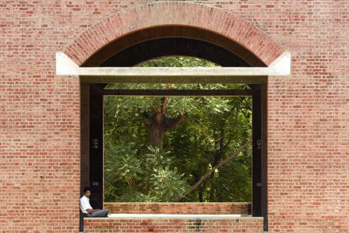 IIMA-campus-by-louis-khan-credit-edmund-sumner-architectural-review-Cropped-492x328.jpg