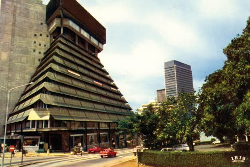 la-pyramide-architectural-review-492x328.jpg