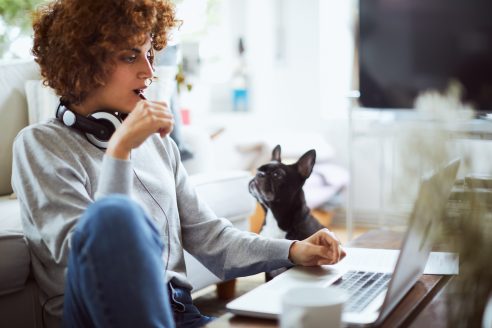 One-woman-working-from-home.-1131816744_6720x4480-492x328.jpeg