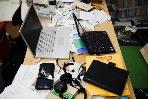 SANAA-Nishizawa-desk-messy-Souteyrat-Japan-architectural-review-3x2-1-492x328.jpg