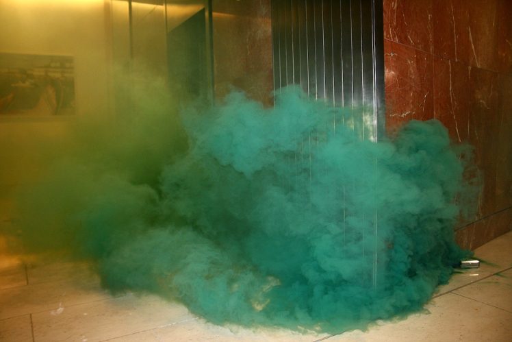 Smoke_bomb_at_Millbank_Tower-748x499.jpeg